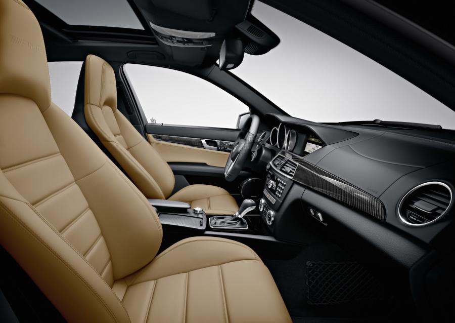  Mercedes-Benz C63 AMG 2012 года  (фото 16 из 40)